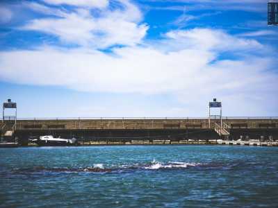 Il masso � al centro di un'insenatura naturale e nell'antichit� contribuiva a formare una rada, porzione di mare in cui le navi potevano sostare al riparo dai venti: uno scenario ideale per i marinai locali sin dall'epoca romana

